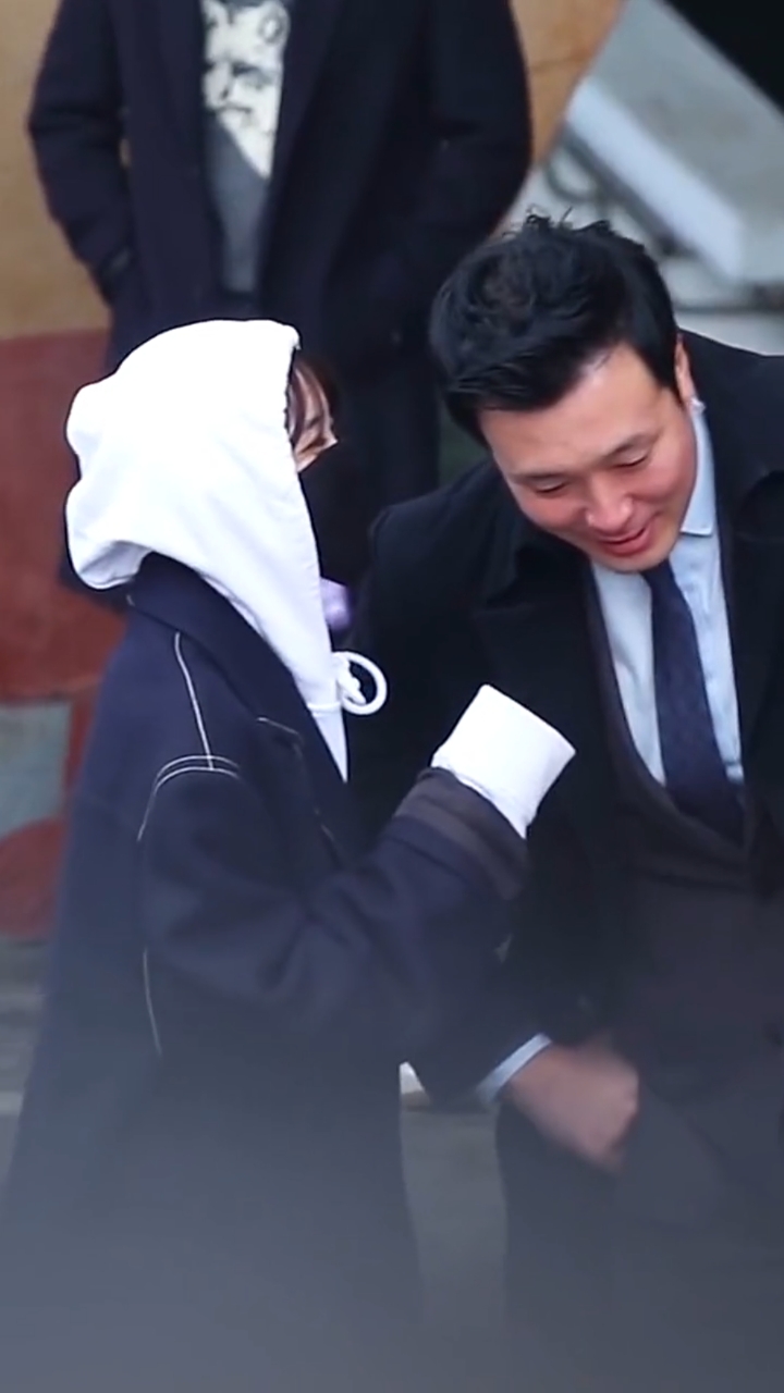 iu李知恩冰山保镖大叔这熊孩子真让人操碎了心