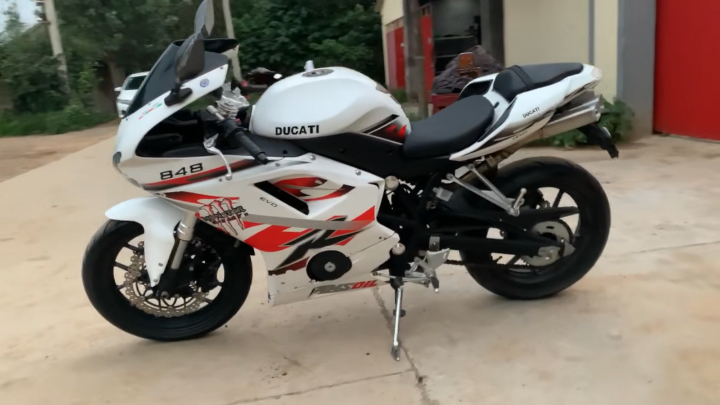 机车近战拖拉机远比战斗机色杜卡迪款吉铭400s跑车霸气侧漏