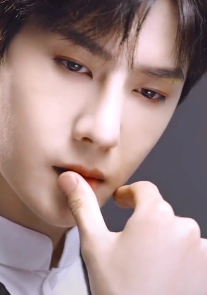 王一博抹唇杀,这也太帅了吧