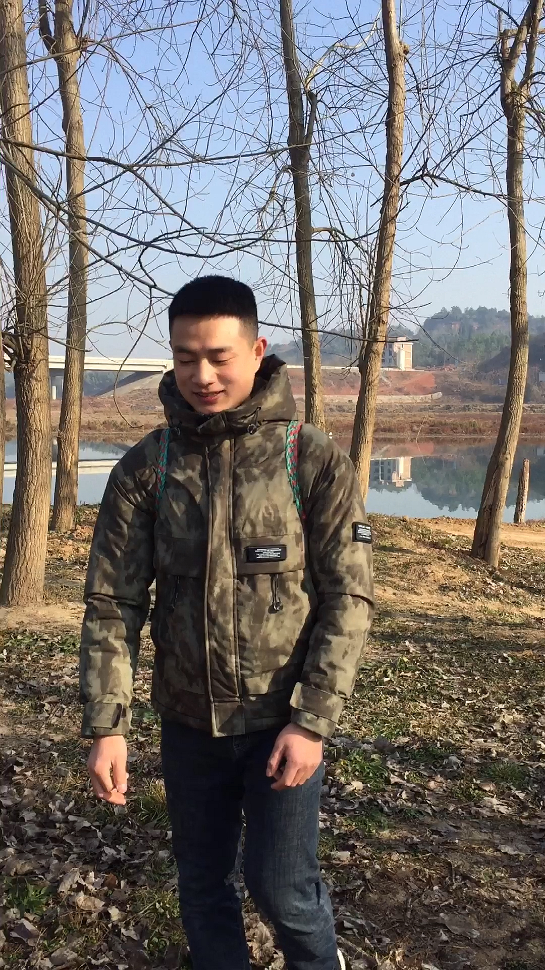 我是小鹏,一个90后农村小伙,长得不好看,穿的也不好看,但我很实在