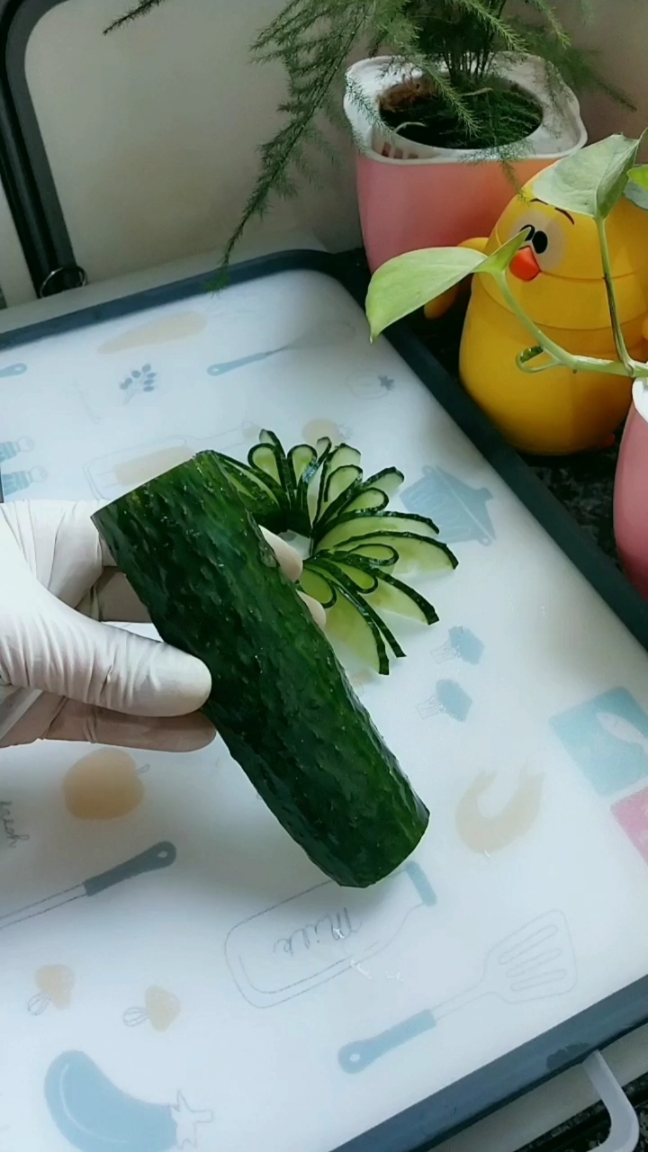 蘸酱小黄瓜的花式切法图片