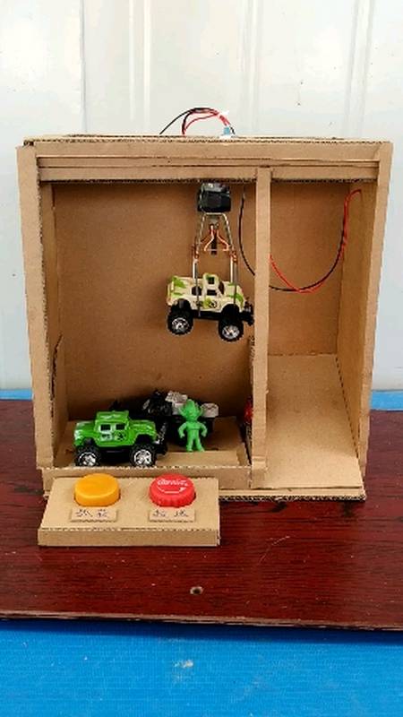 手工制作#废旧纸板制作抓娃娃机,我能玩一整天-度小视