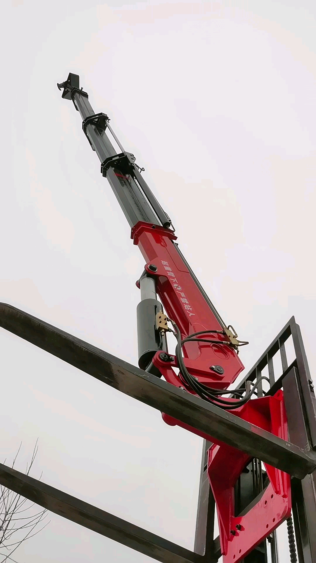 叉车飞臂吊液压伸缩吊臂定做叉车起重吊臂多功能越野叉车前臂吊