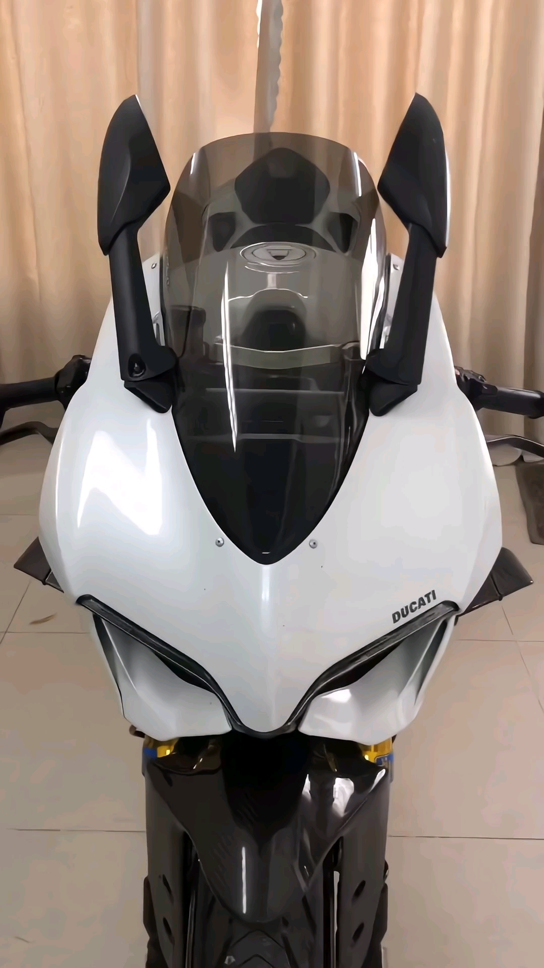 机车#白色杜卡迪跑车
