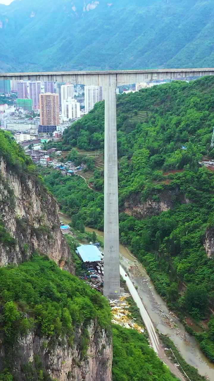 贵州毕节赫章特大桥.