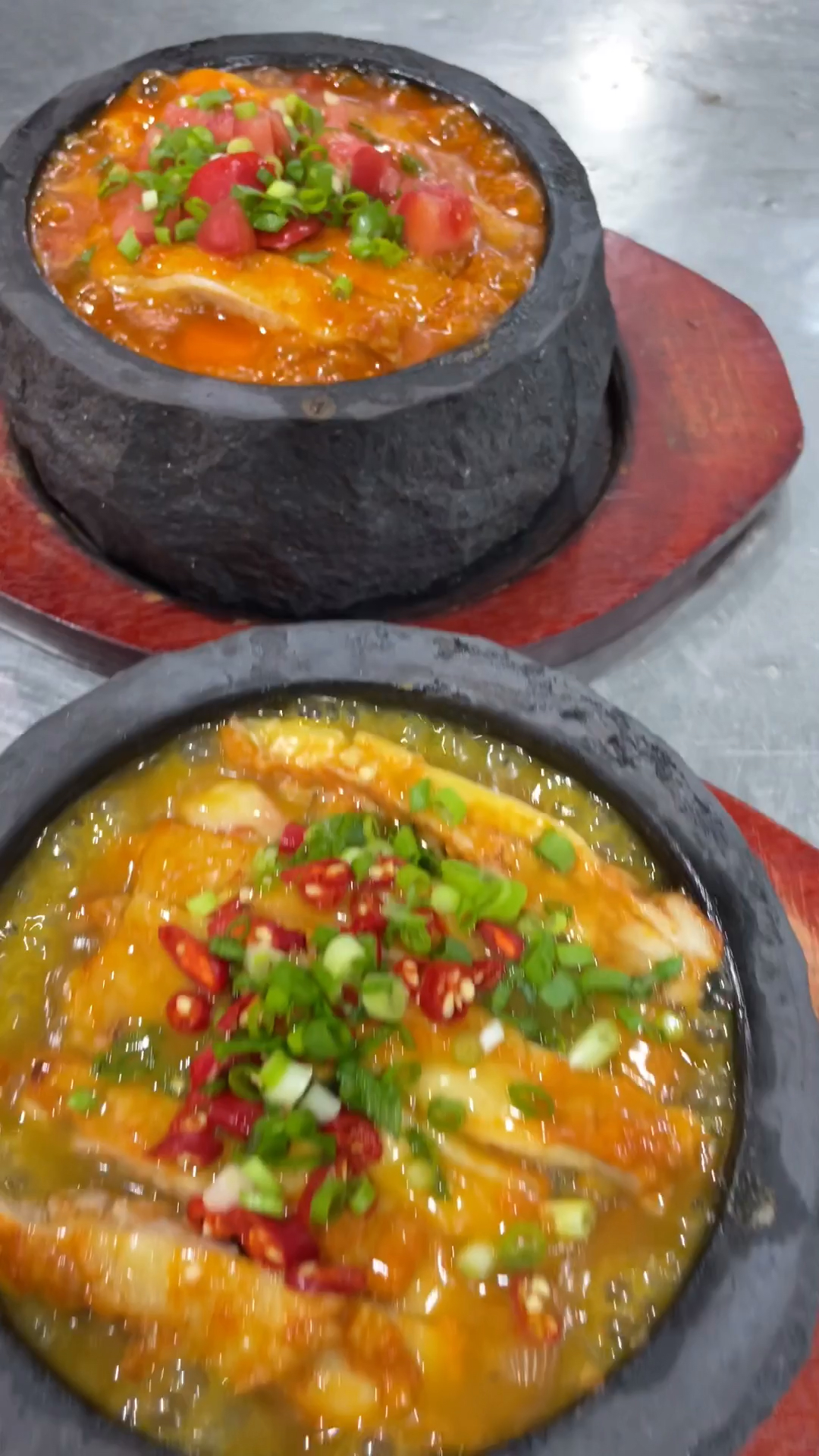 美食老公在家闲不住弄六个石锅麦泡泡鸡六种口味10元管饱本来图个乐呵