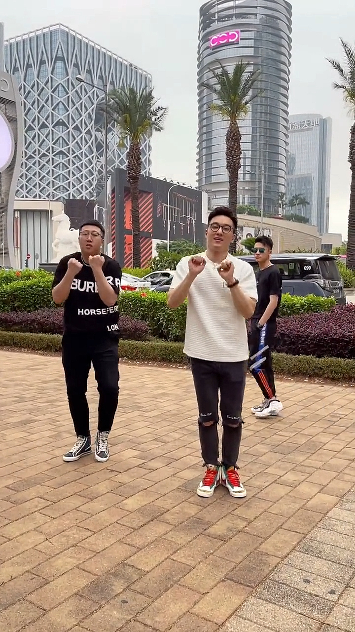 广场舞捕捉神仙小分队你们猜这是在哪哈