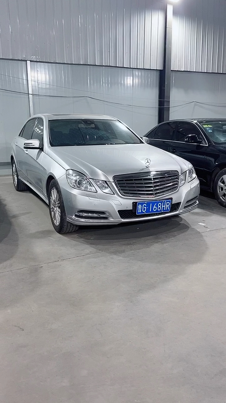 13年奔驰e300银色商务立标经典座驾!当年落地五十多今天在我这里11.