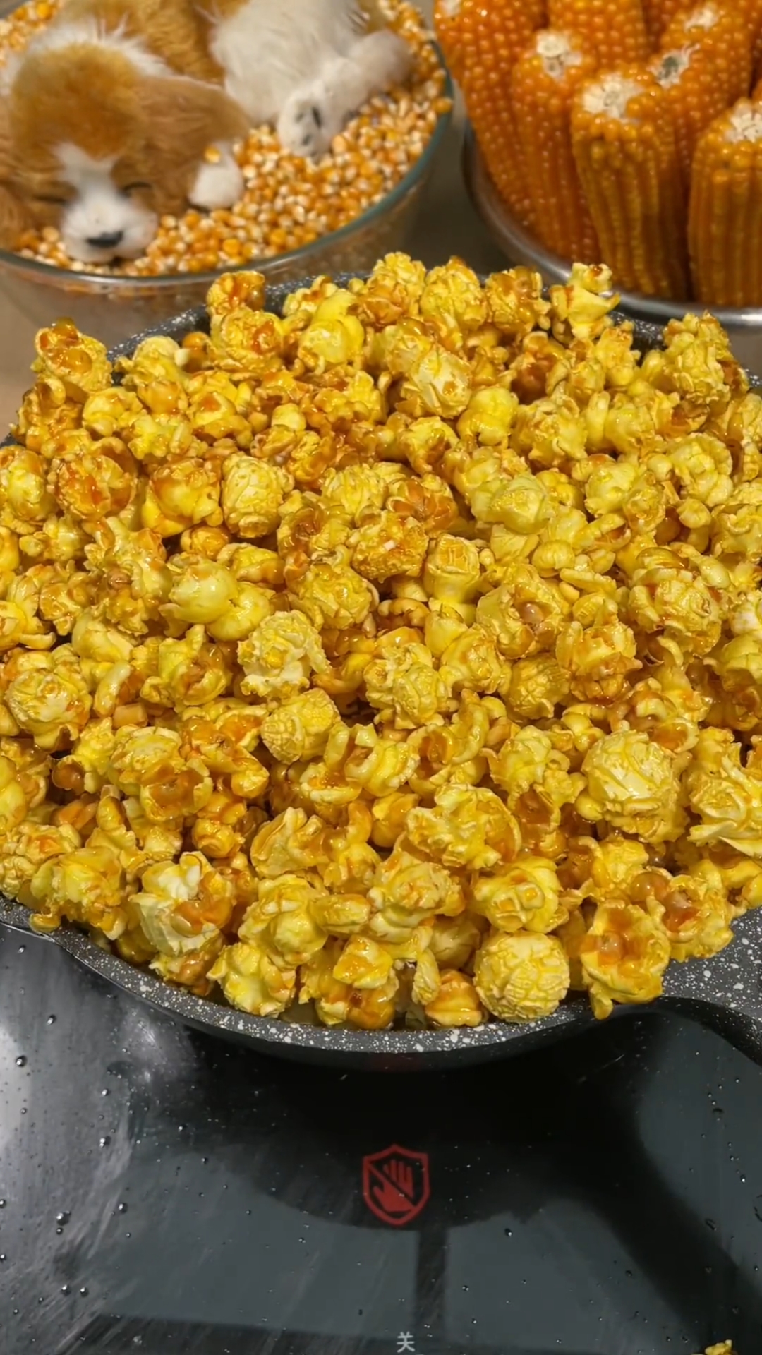 焦糖口味爆米花,香甜酥脆!天气渐渐冷了,适合在家追剧吃爆米花