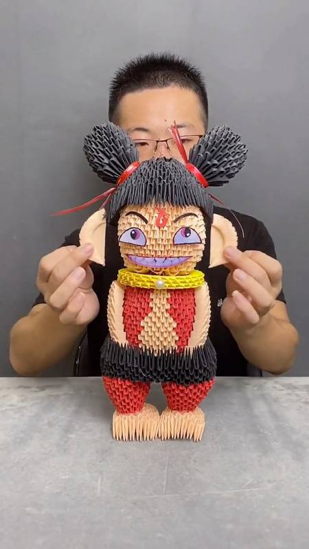 手工制作#用3800多张小纸片制作的哪吒,看看像吗-度小视