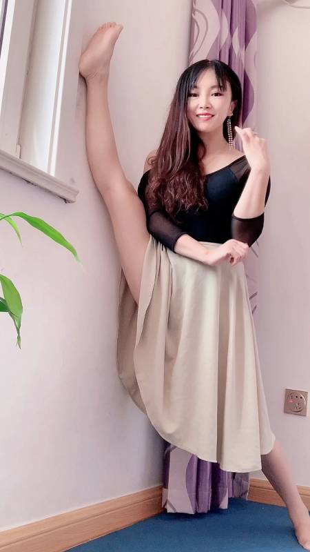 瑜伽会一字马的老姐姐要不要了解一下