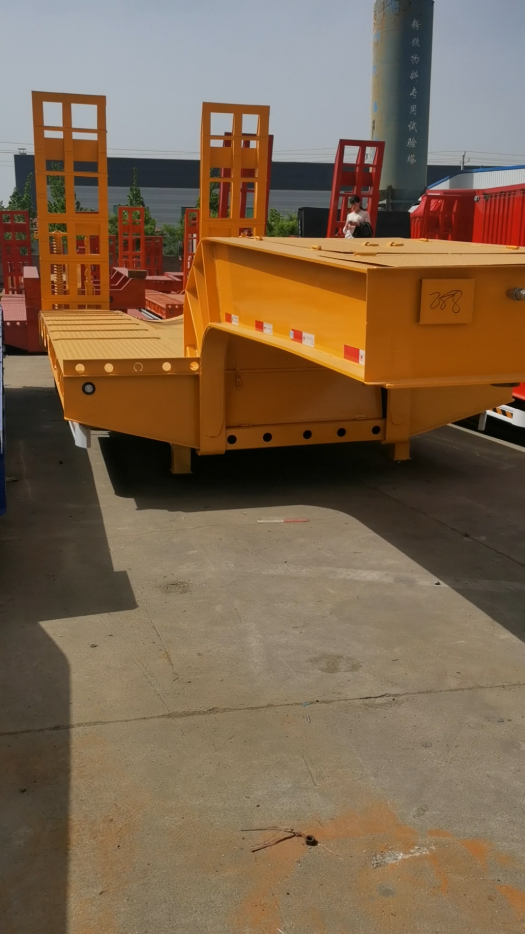 11米凹槽普通爬梯钩机板半挂车