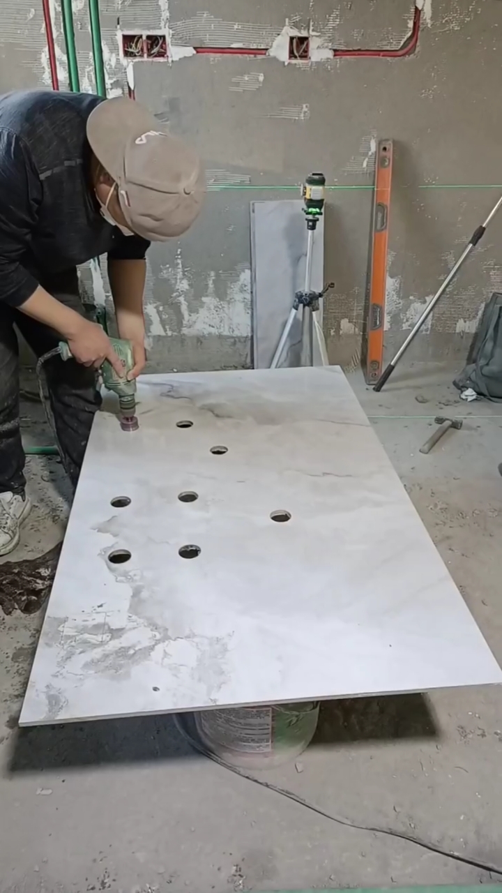 大板瓷砖开孔要注意,一定要薄贴
