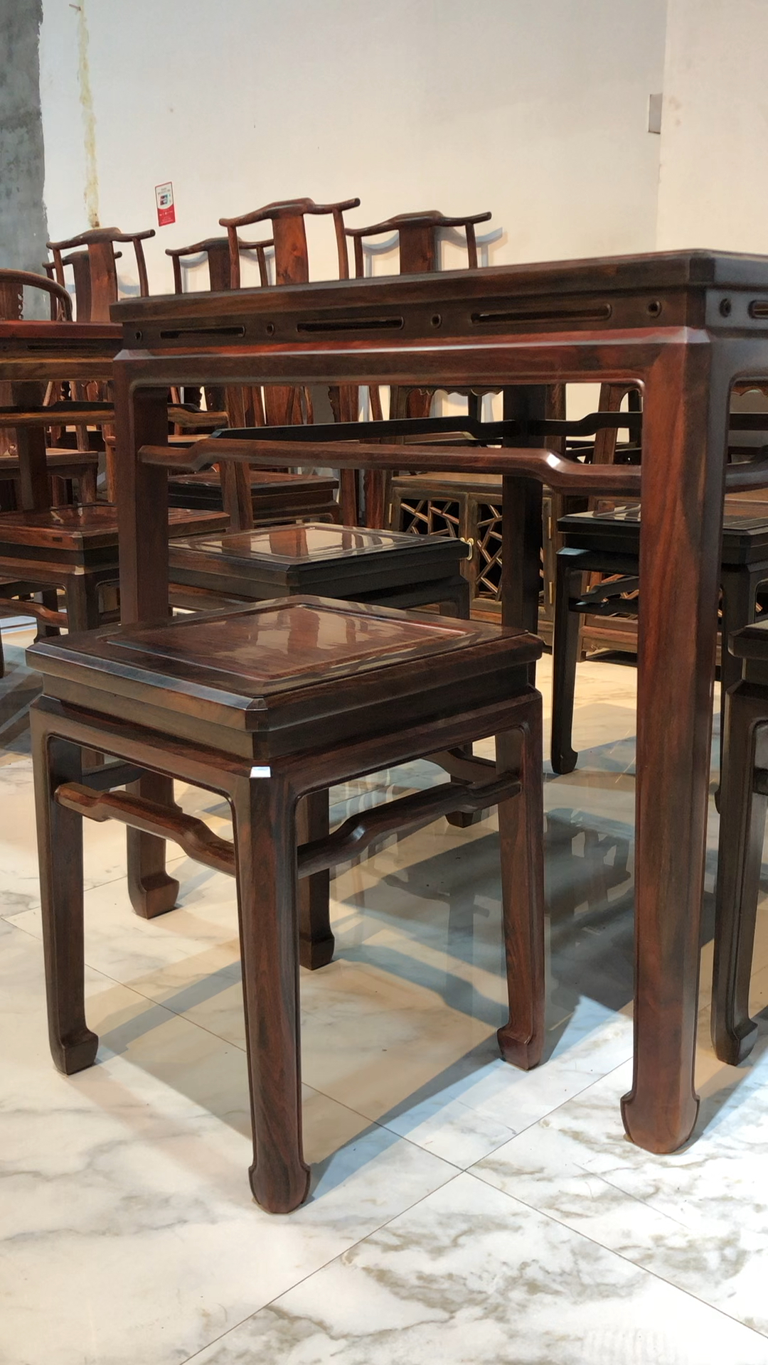 大红酸枝八仙桌