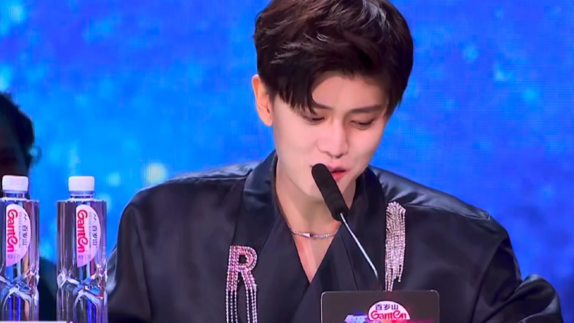 任嘉伦#长的帅的人笑起来更帅啊