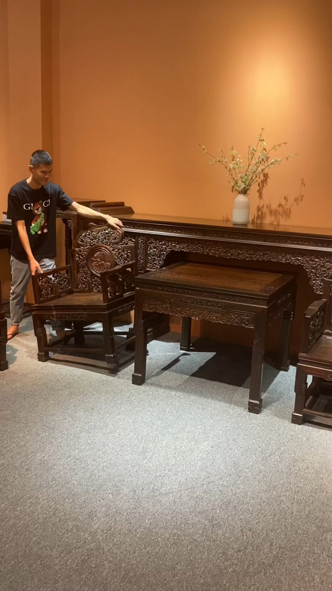 古典红木家具#大红酸枝的中堂摆放是非常大气的