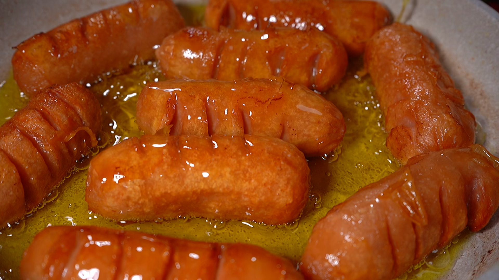 秘制烤肠#周末在家跟孩子做倍儿香的煎肉肠这样做你能吃几根?