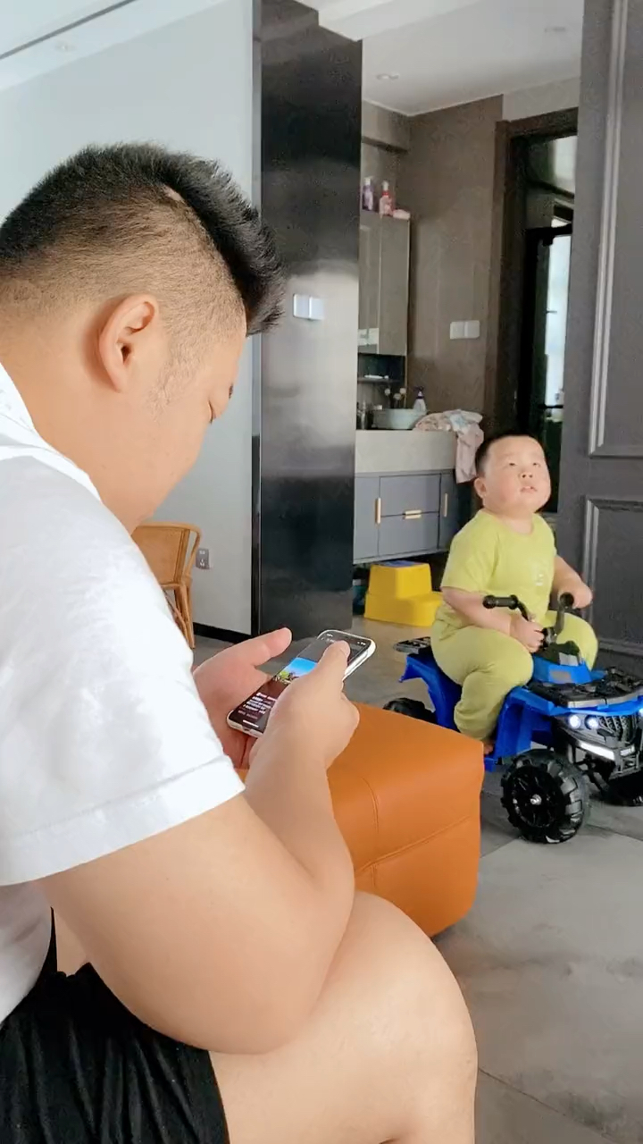 你们自己看看祁虫虫一天有多气人吧我想离家,出去干什么都行