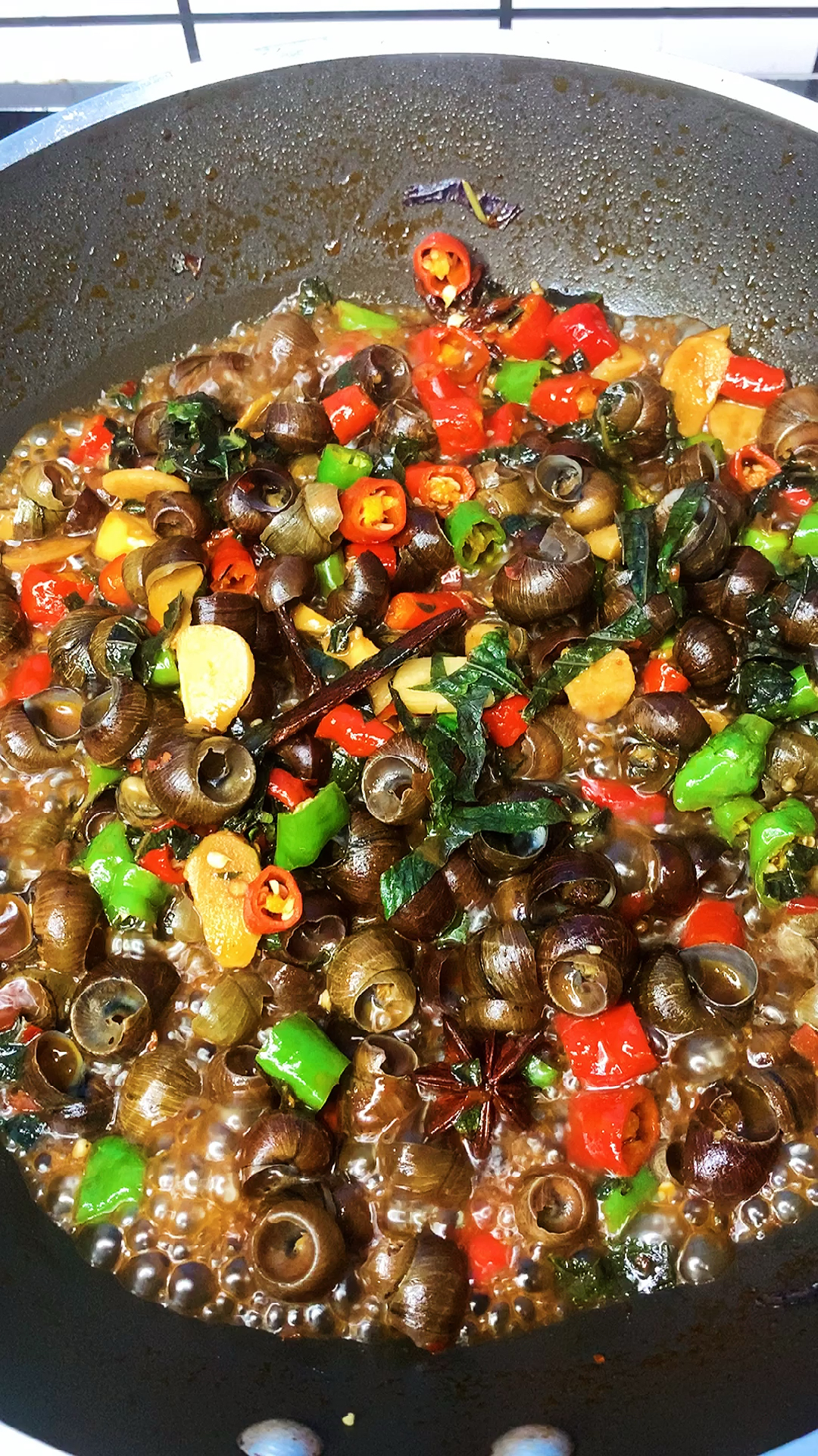 美食#又到了吃田螺的季节,秘制2斤香辣田螺,一口嗦一个,太解馋了!