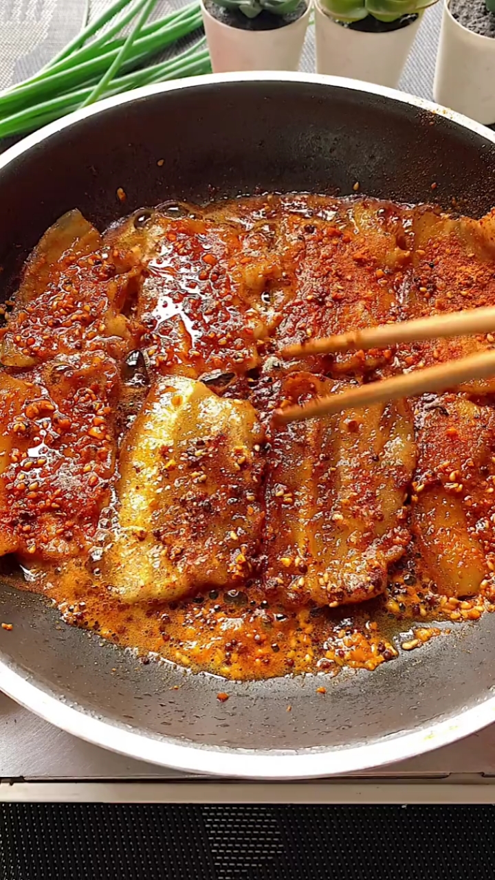 烧烤#家里来客人,做一道这样的烤花肉,好吃又下九