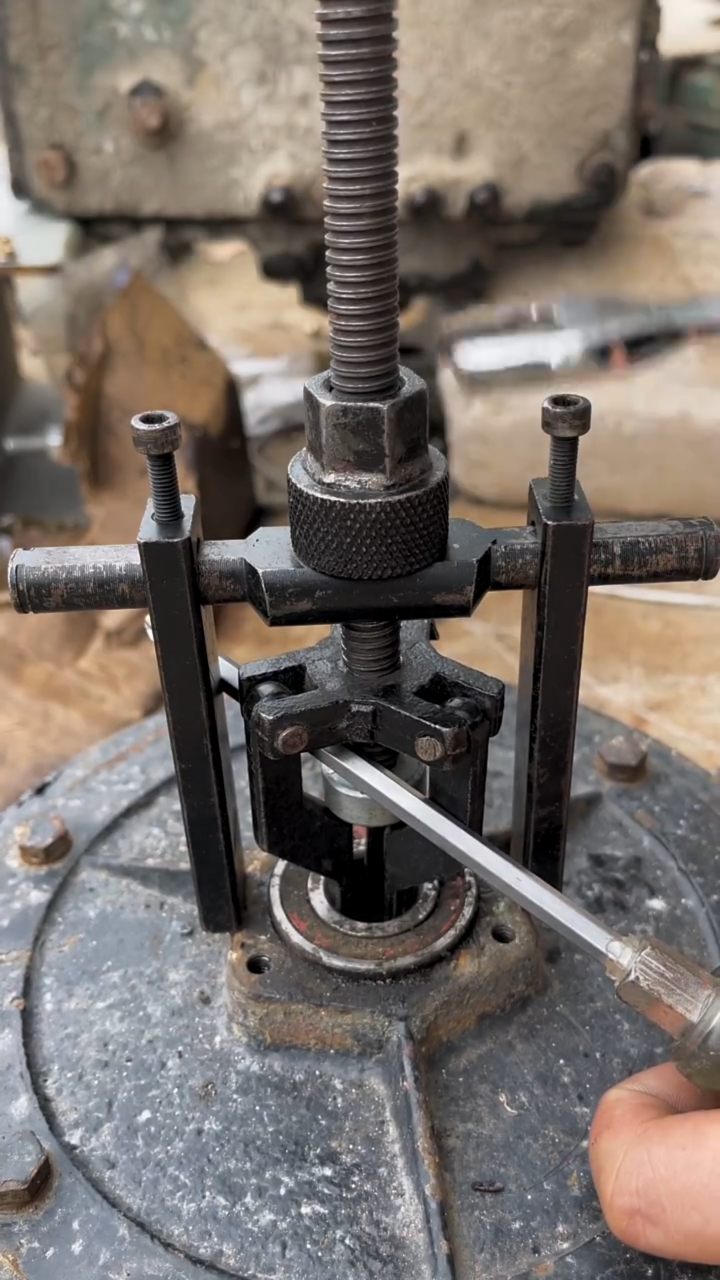 为了拆卸这个轴承,我发明了这个神器.-度小视