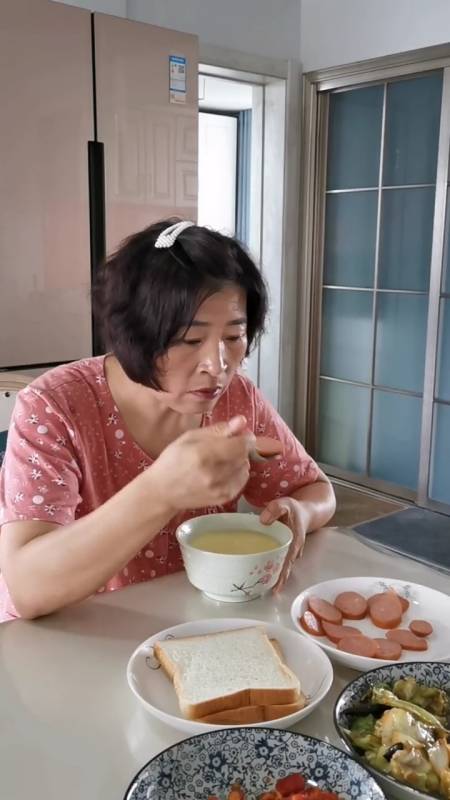 东北大姐做的早餐,营养均衡,食材搭配的太好了,以后我也这样做早餐