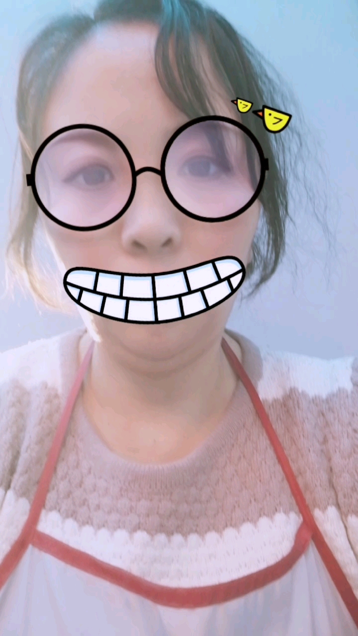 四眼大牙妹#种牙了,啥时候能不疼呢