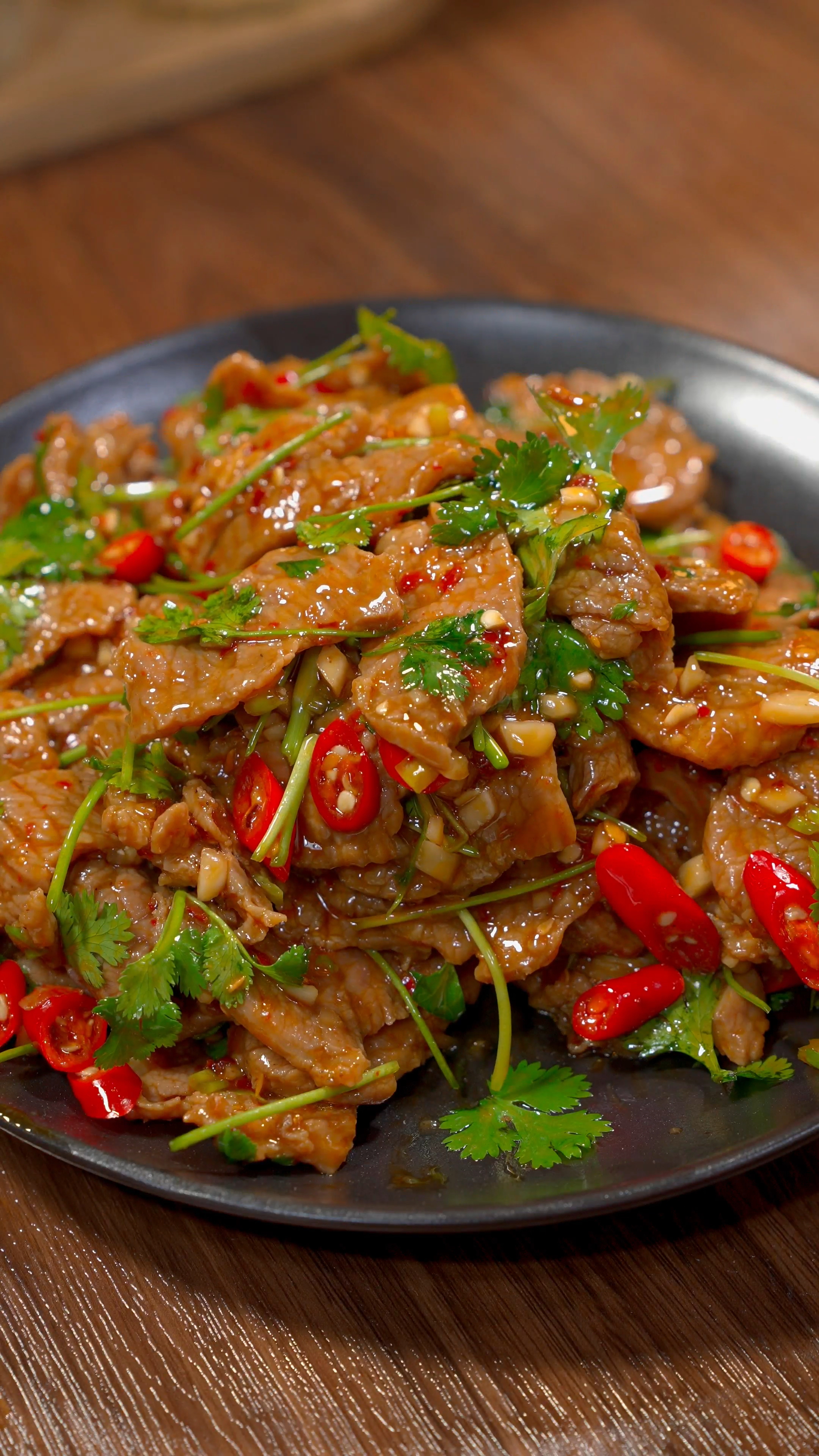 牛肉不要总是炒或炖啦,这样凉拌一下,不老不塞牙,鲜嫩又美味~-度小视