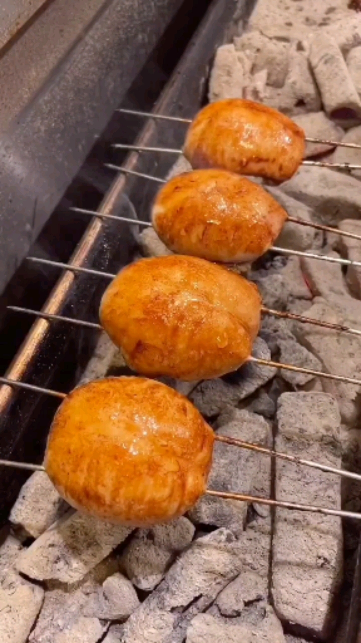 万物皆可烧烤#烧烤中的大哥,烤羊宝.