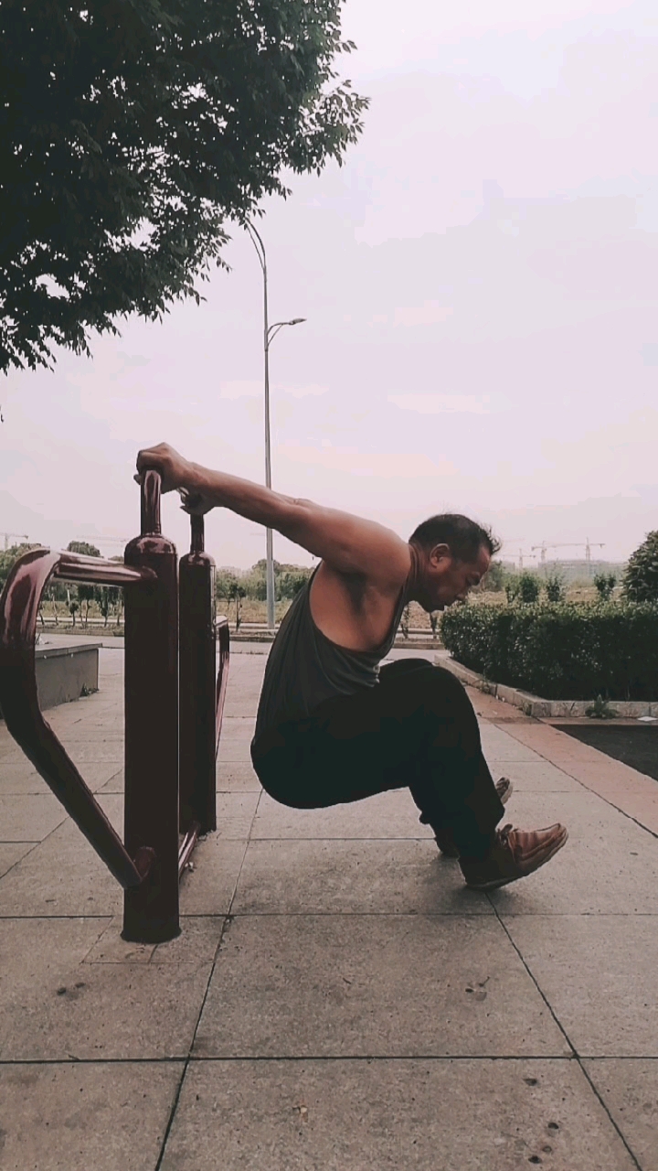 健身宁教练传递健身正能量#反手压肩