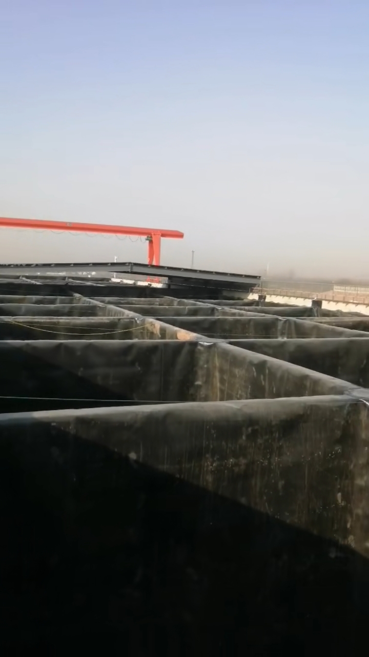 土工膜刚性垃圾填埋场铺设15mm厚城建型hdpe土工膜板板正正