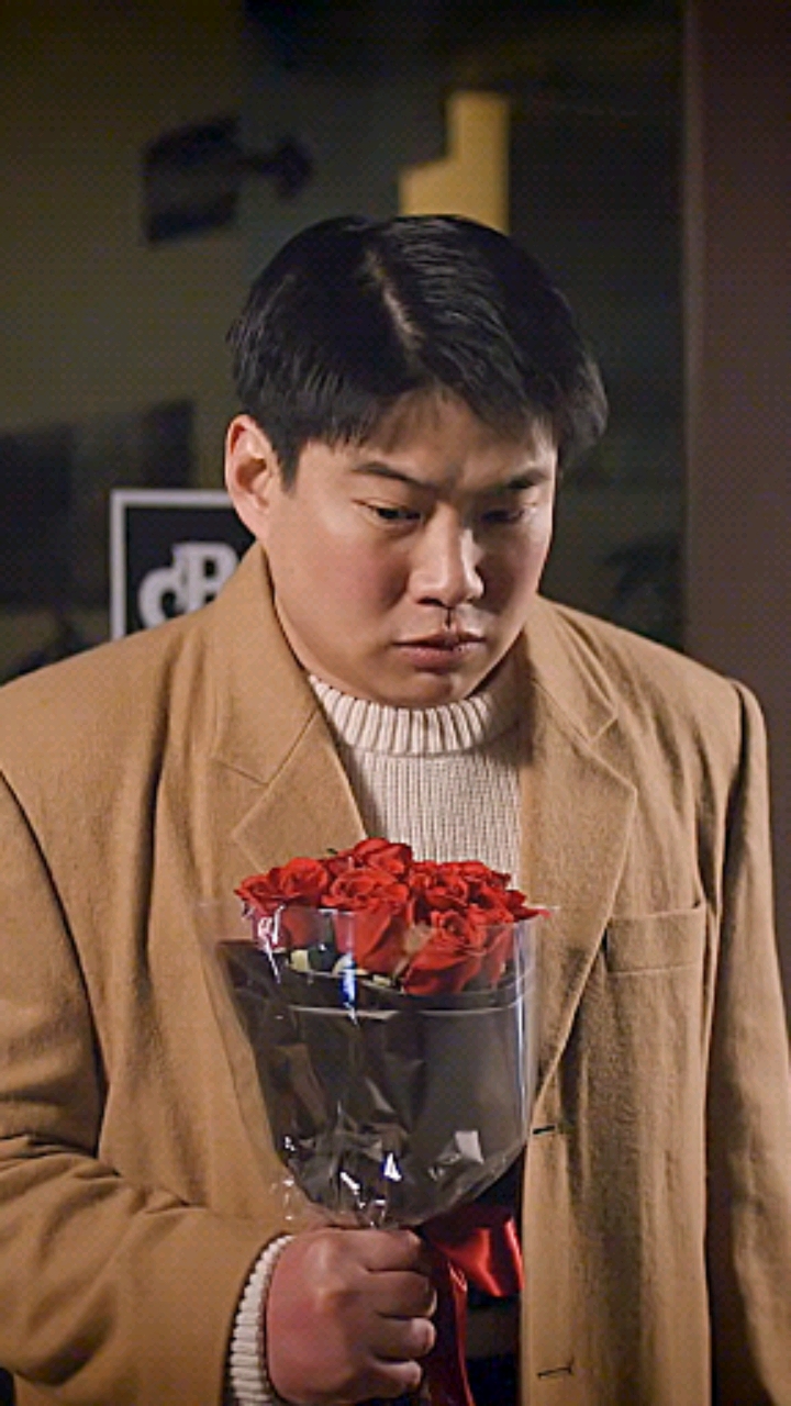 别人的第一次约会都是上花上菜上公园,我正峰哥直接上嘴