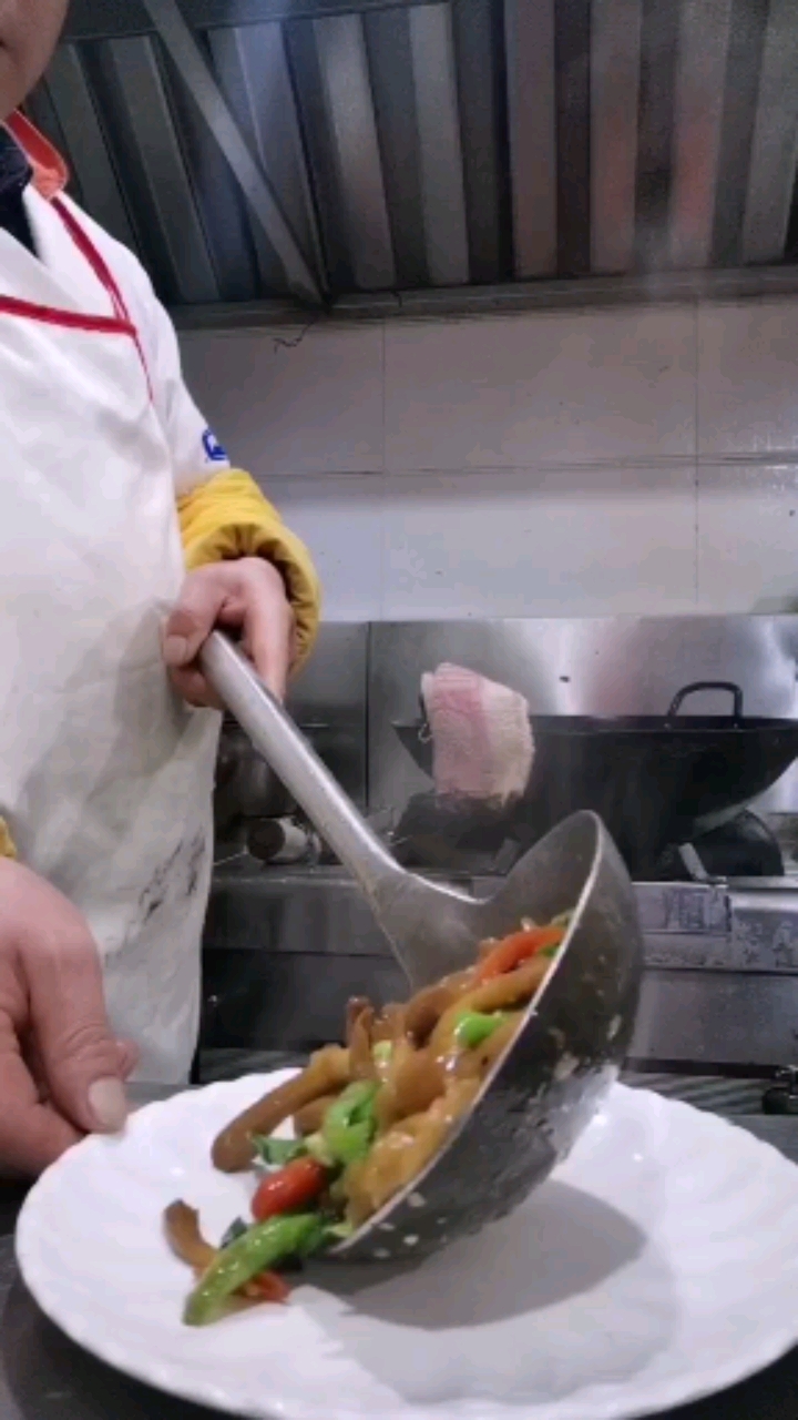 我的厨房生活#一勺下去可以吃了,厨房炒菜感谢你的支持