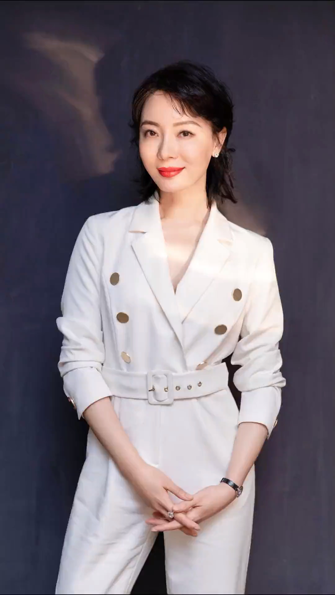 陈数#董卿对话陈数两个人仿佛是失散多年的姐妹,一个温柔了岁月,一个