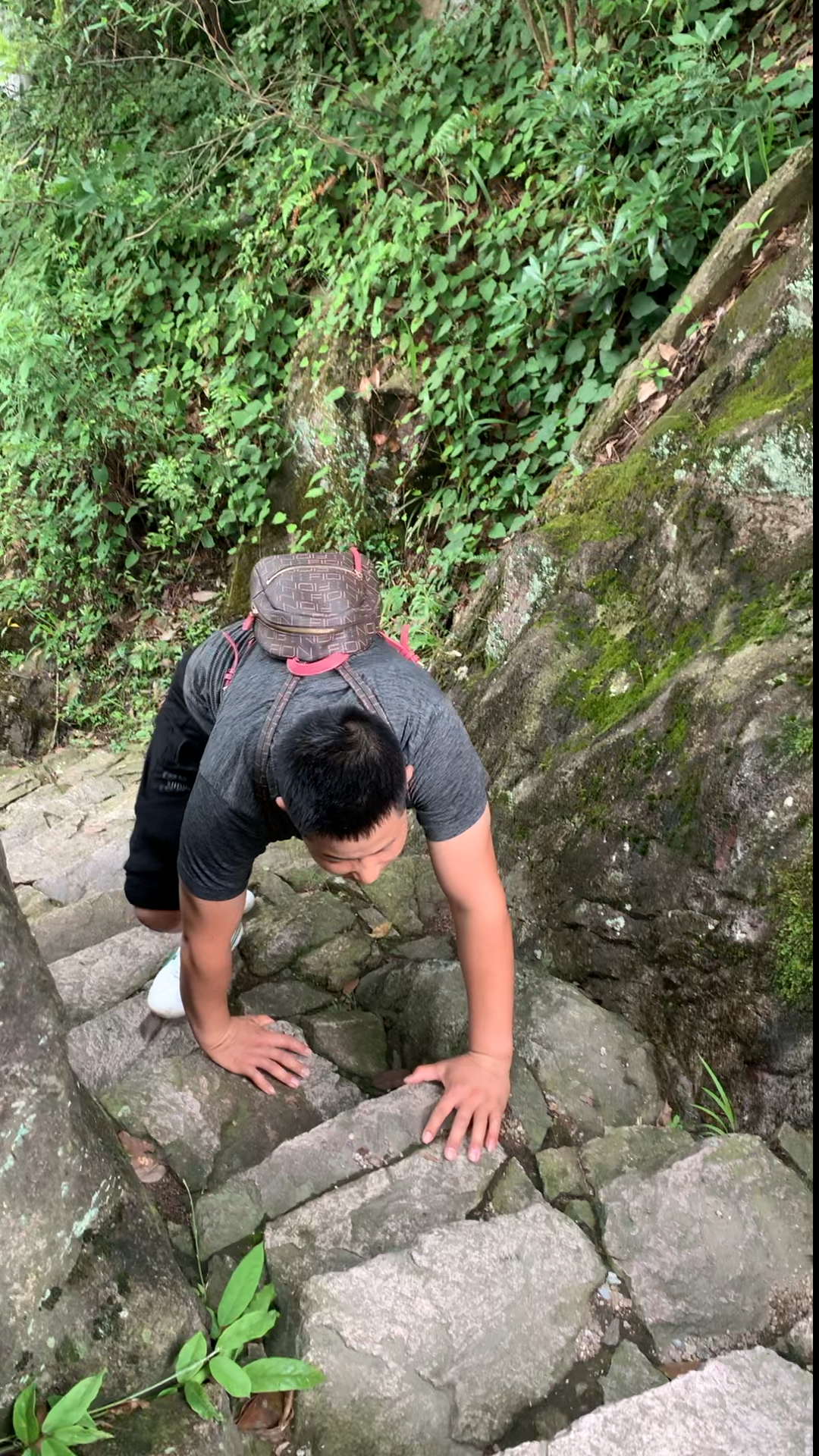 爬了5个小时的山路,终于还是想了一个爬山不累的办法