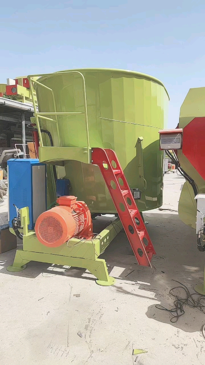 12立方享受农机补贴的一款高品质喂牛搅拌机