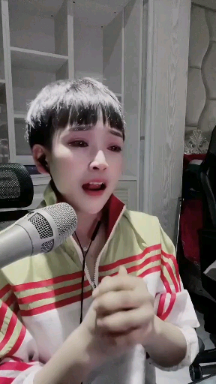 马美如是陕北说书传承人,但是歌唱的也是一流的好听-度小视