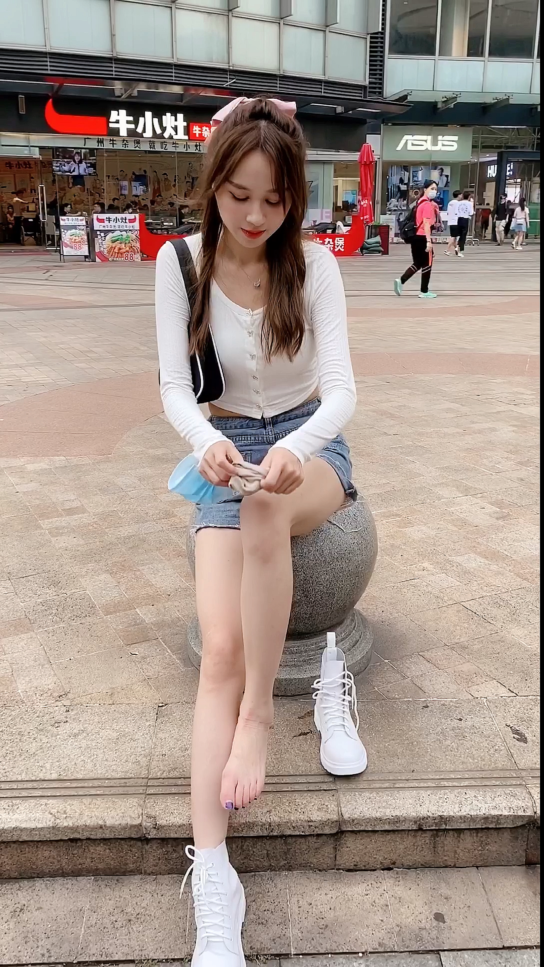 小姐姐这个脚丫子亮了