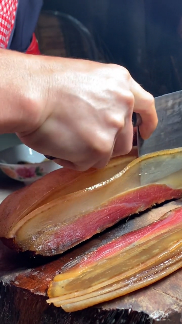 腊肉已经煮好了喜欢的吃腊肉的家人们赶紧来哦