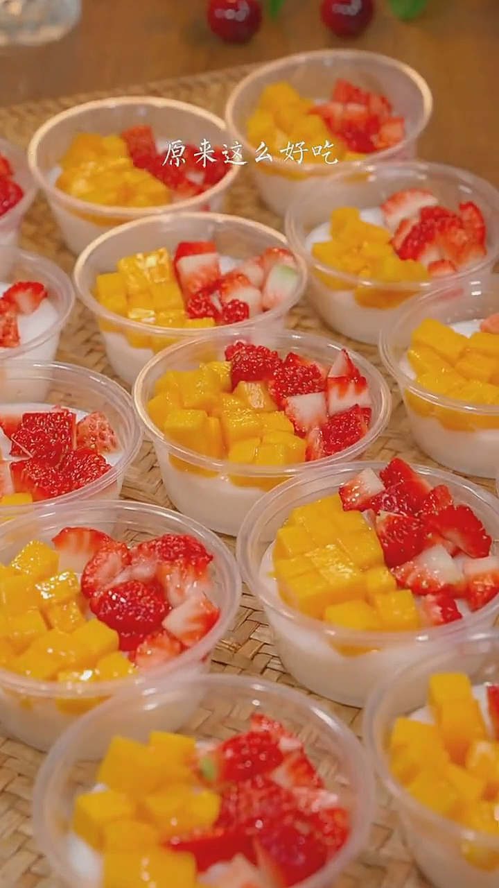 甜品#天气越来越热,今天在家给孩子做一份水果双皮奶,做法简单又好吃