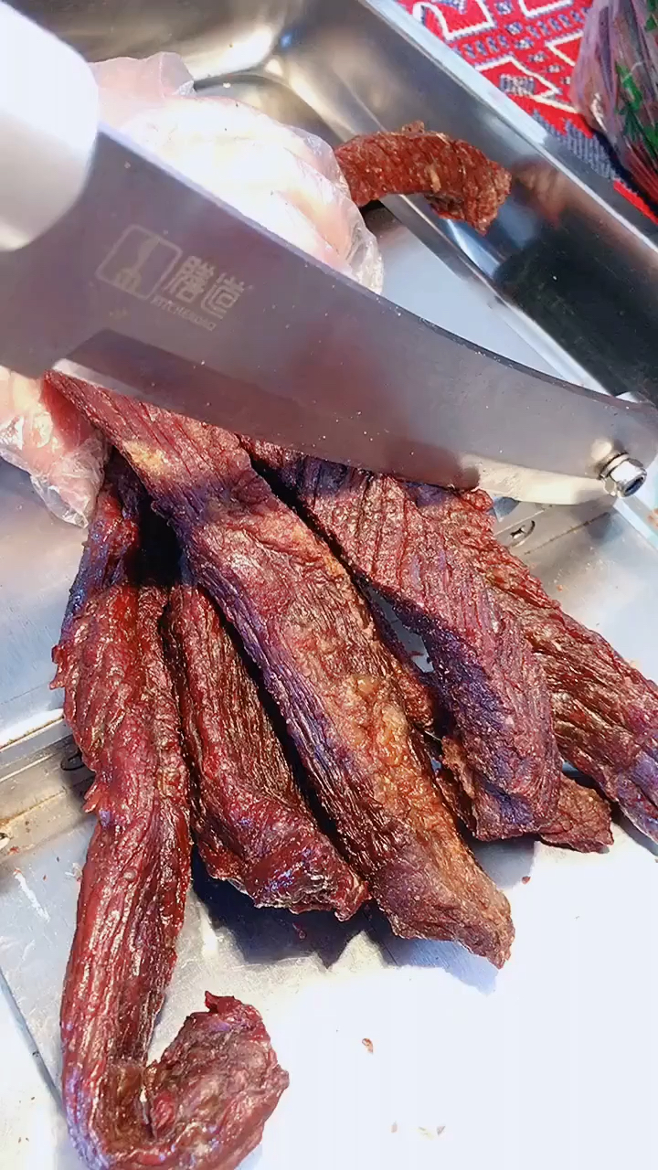 八成风干牛肉干,简单腌制,吃起来口齿留香!