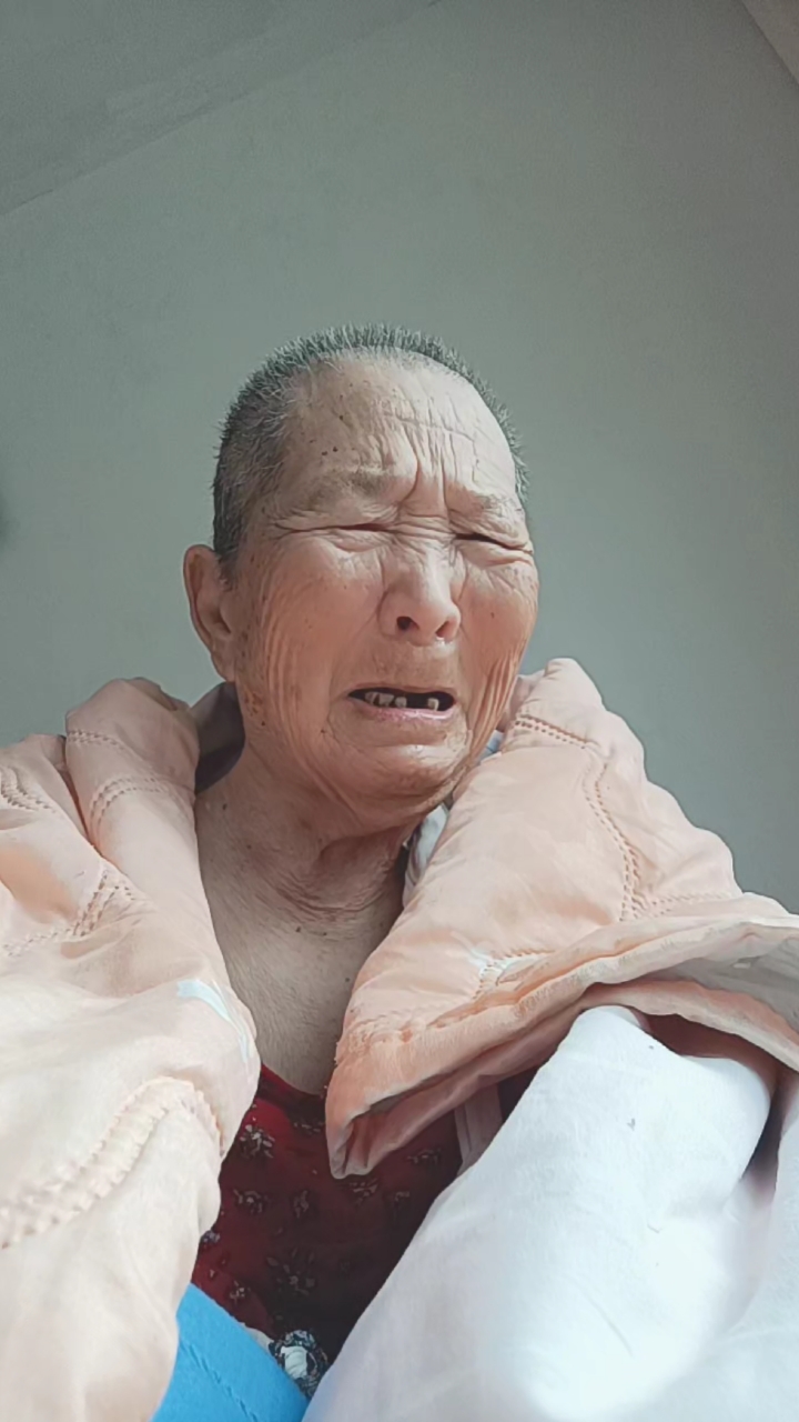 瘫痪老人的状态