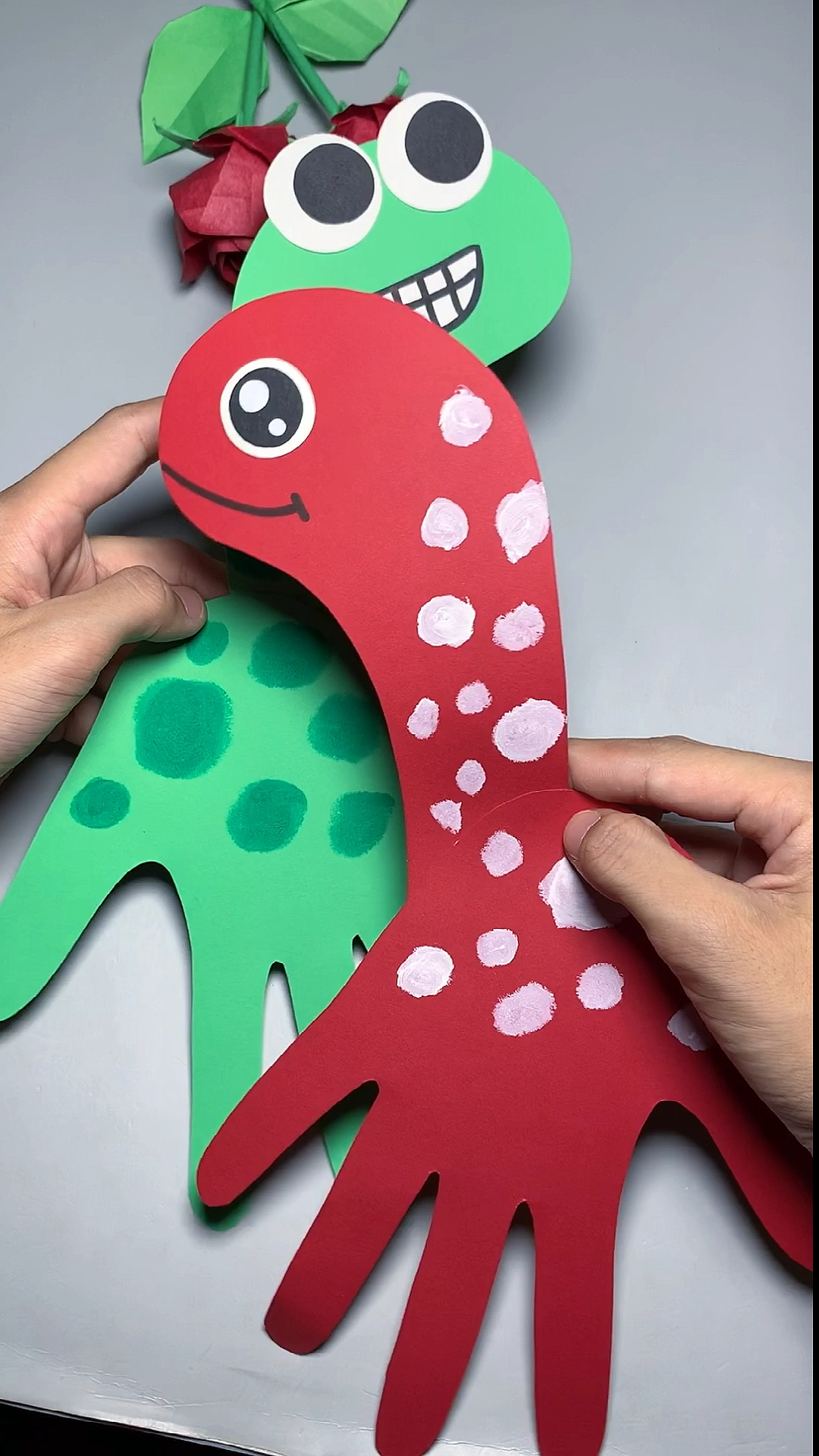 幼儿园手工#小手做简单好看的小恐龙-度小视