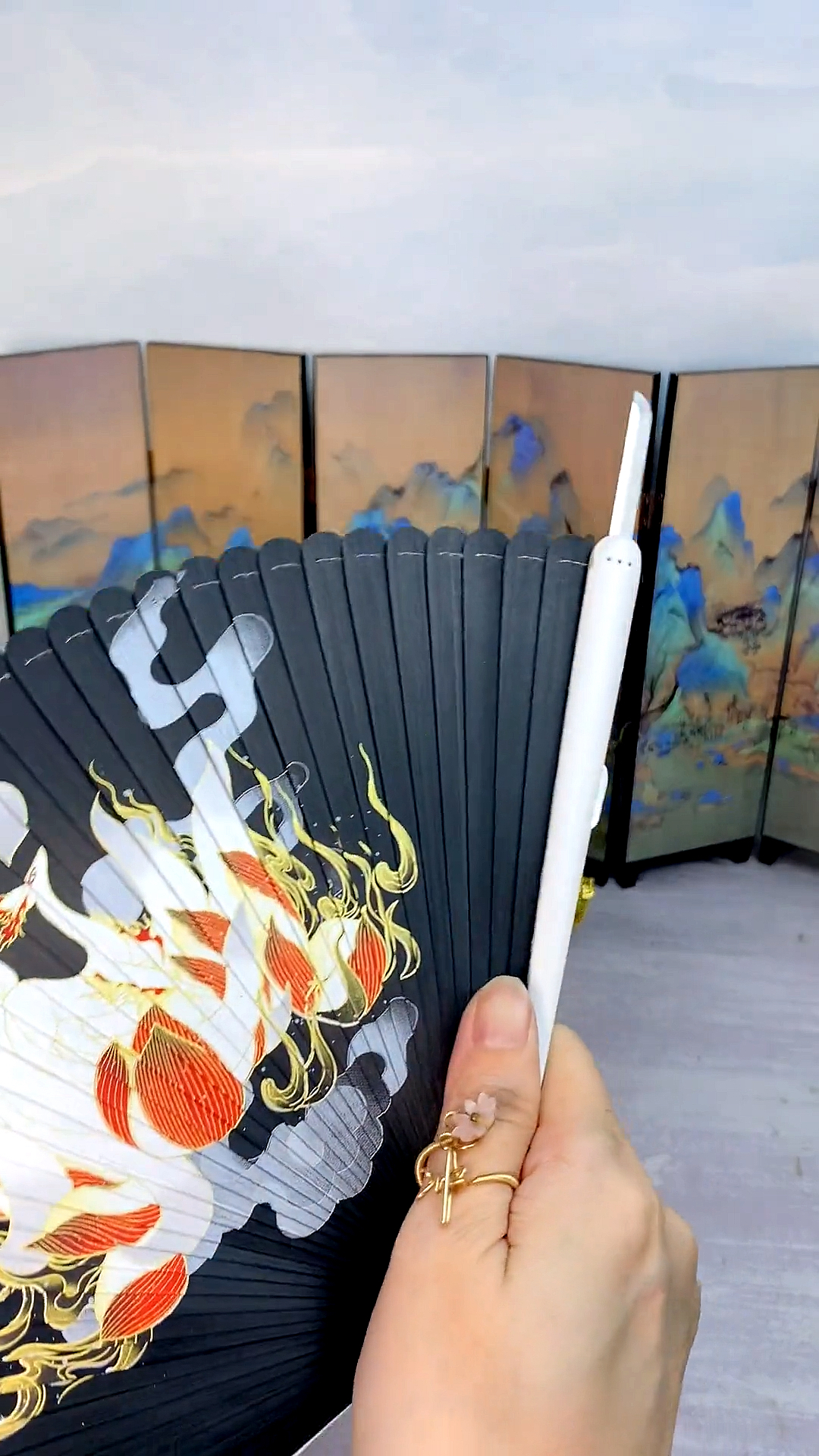 暗器#今天做一把九尾扇刀,是不是像极了红蝶的扇子.-度小视