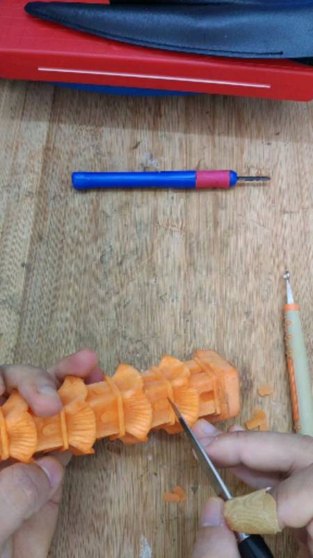 红萝卜雕刻宝塔第90集,价值百万手艺.七星级酒店教程.分享给你们.