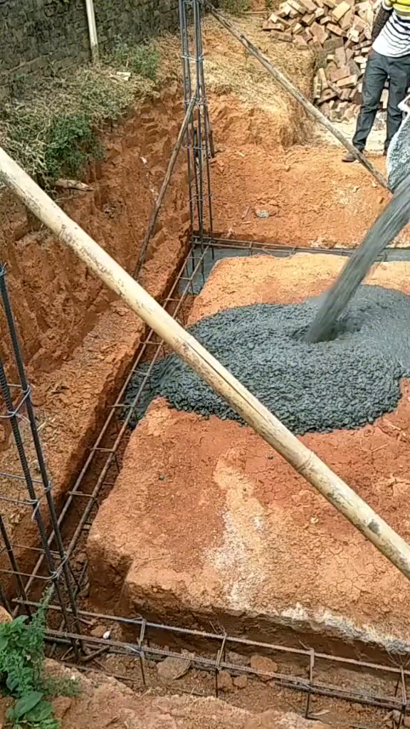 钢筋太少了,地基大浅不牢固,严重不合格