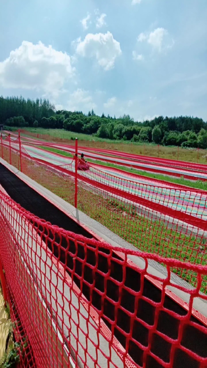 万科吉林青山滑雪场彩虹魔毯滑道!-度小视