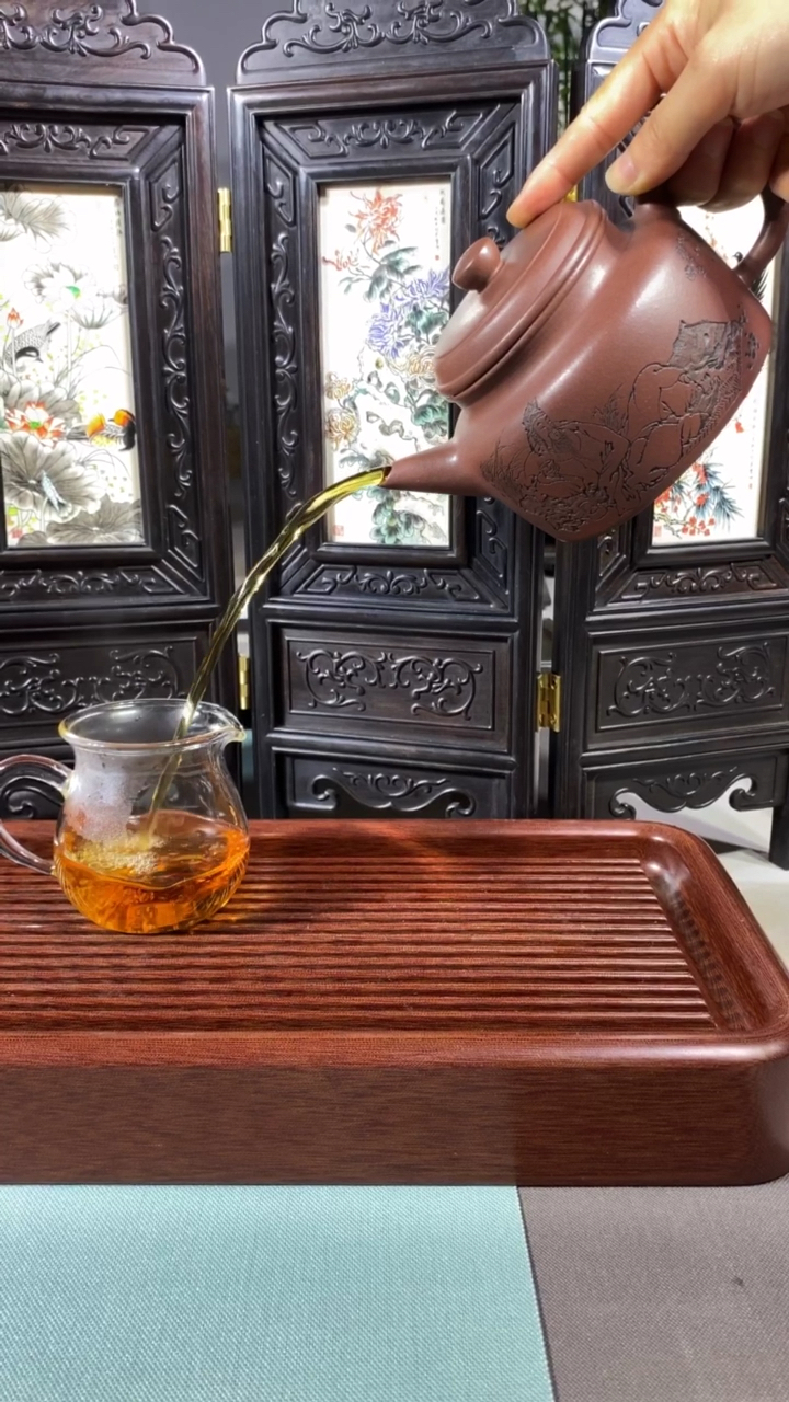 紫砂壶#洪运堂今天出精品啦!你品你细心的看看呢!大容量的设计风格!