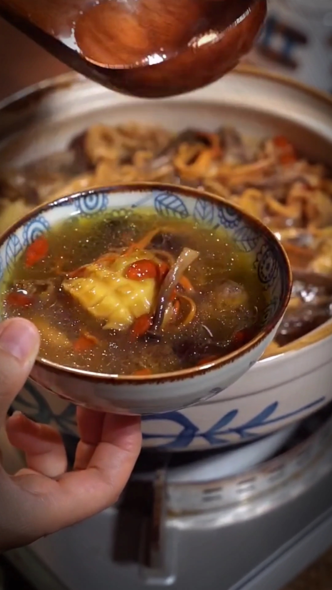 该减肥了鲍鱼菌菇汤为你爱的他炖起来