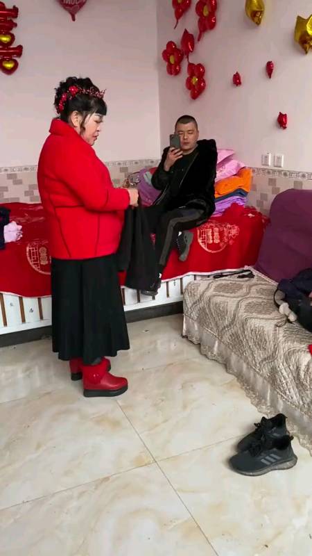 59岁的新娘子嫁给92年的小伙子,祝他们幸福永久-全民小视频